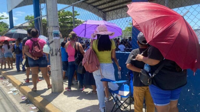 ¡Lleno total en la vacunación para niños! En Playa del Carmen asignan menos vacunas y las envían a otros municipios