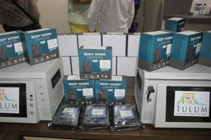 Reciben policías de Tulum 80 cámaras corporales