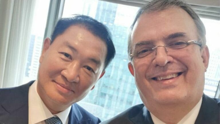 Ebrard anuncia inversiones de Samsung y otras empresas coreanas a México