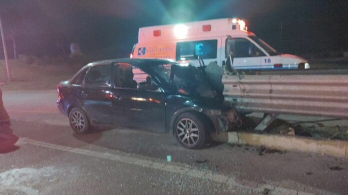 Muere conductor tras chocar de frente contra valla metálica del bulevar Playa del Carmen
