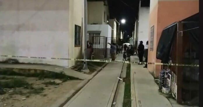 Balean fachada de vivienda en el fraccionamiento Villas Otoch Paraíso de Cancún