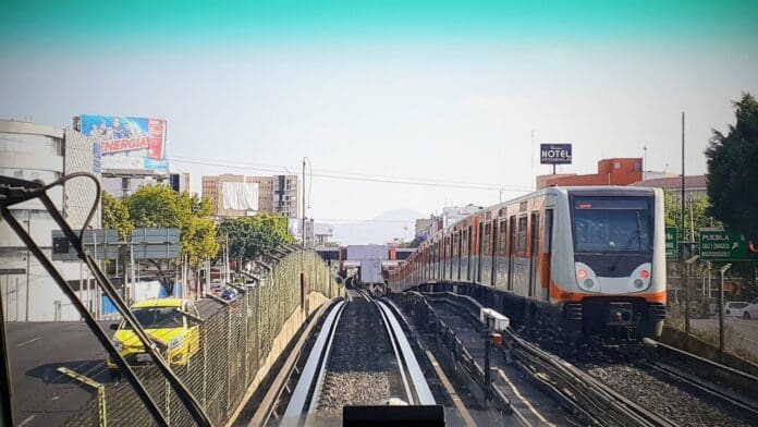 Por falla del Metro de CDMX recuerdan video de Volver al Futuro