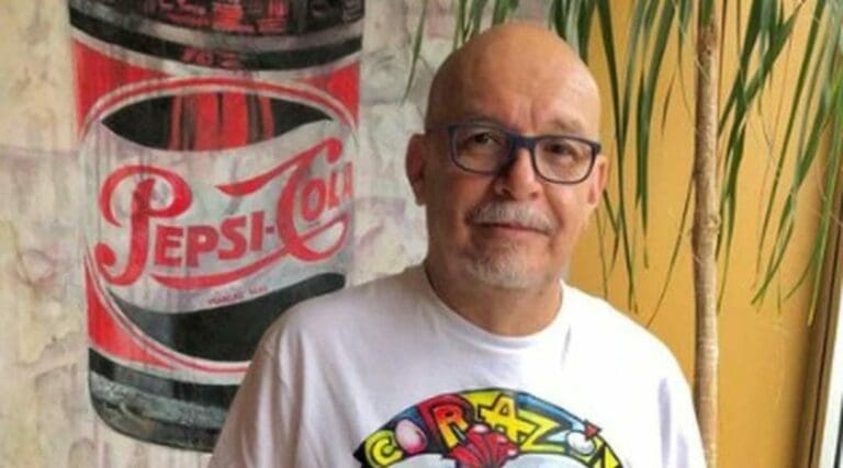 El actor y comediante Mauricio Castillo criticó Dos Bocas; los seguidores de la 4T no lo perdonaron y se le fueron encima.