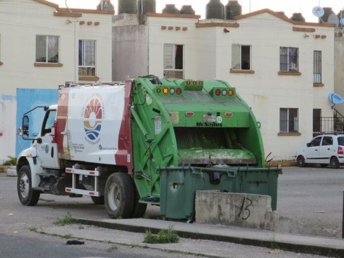 Hallan cuerpo en contenedor de basura en Cancún