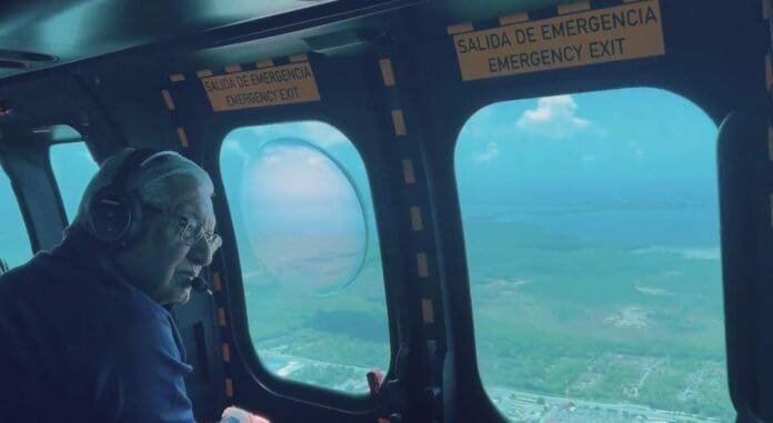 AMLO supervisó desde el aire los avances del Tren Maya. Aseguró que se está al 50 por ciento en el tramo de Mérida a Cancún.