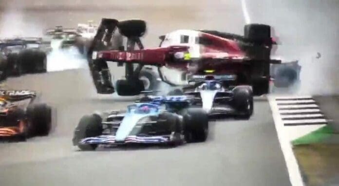 Este domingo se ha vivido un dramático accidente en el Gran Premio de la Fórmula 1; por fortuna el piloto acabó prácticamente ileso.