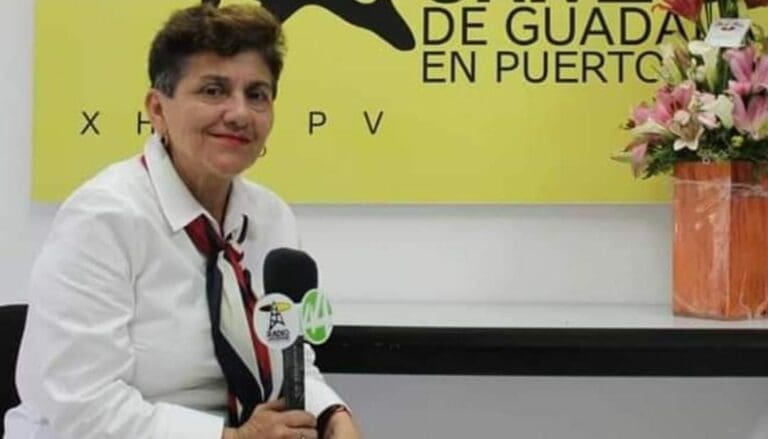 Una periodista fue víctima de robo cuando salía de grabar; sujetos la apuñalaron y se llevaron su vehículo; se reporta delicada.