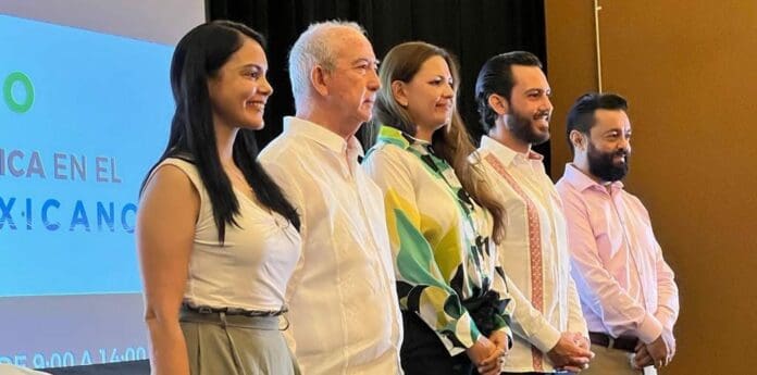 El secretario de Turismo estatal Bernardo Cueto asistió al Foro de Acción Climática en el Caribe Mexicano realizado este lunes.