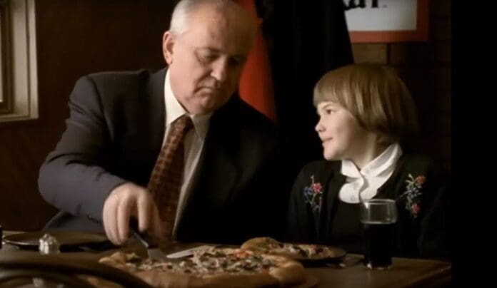 La historia detrás del famoso comercial de Pizza Hut que protagonizó Gorbachov