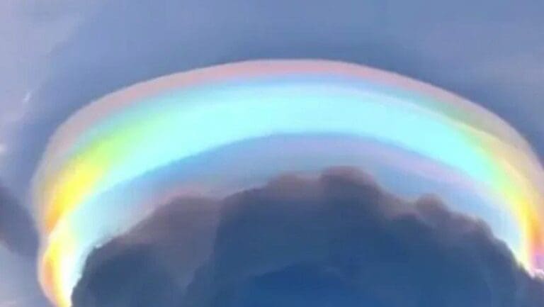 Video: Sorprende hermosa nube arcoíris en China, la llaman “spray de unicornio”