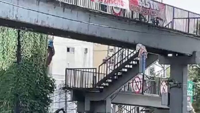 reportaron cadáveres colgados en puente peatonal de CDMX; las autoridades se llevaron una sorpresa