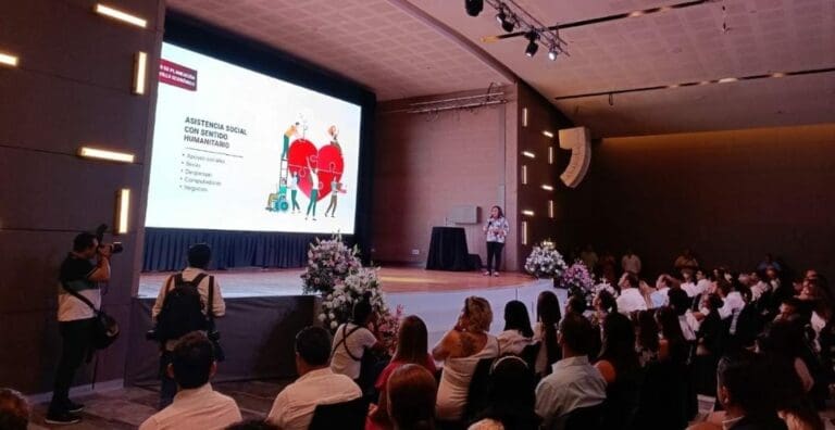 Con el respaldo de Yeidckol Polevnsky, brinda Cristina Torres su tercer informe de actividades legislativas