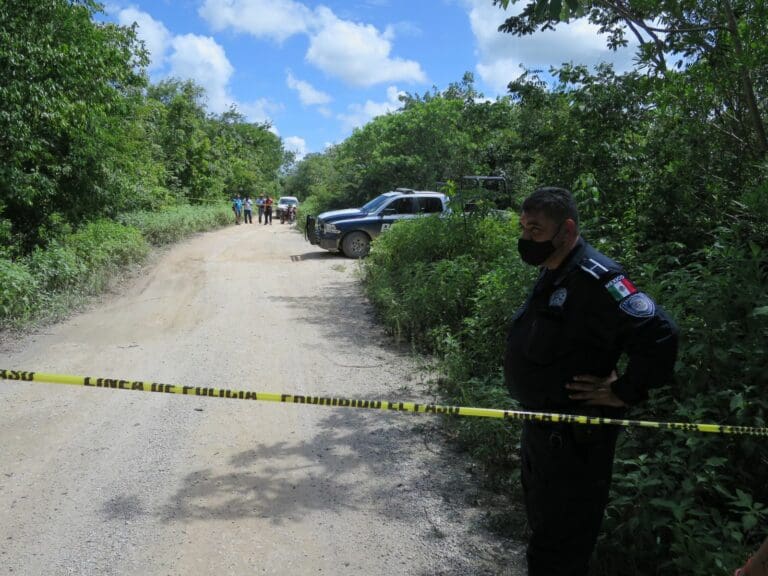 Hallan dos cuerpos por la carretera ‘Gas Auto’ de Cancún