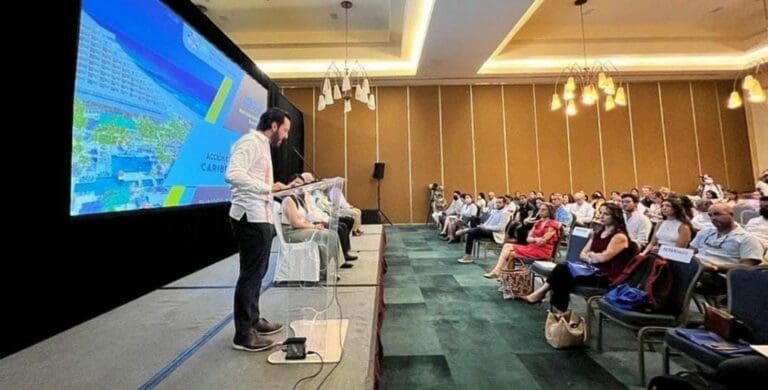 El secretario de Turismo Bernardo Cueto asistió a la inauguración del Foro Acción Climática en el Caribe Mexicano realizado en Cancún.