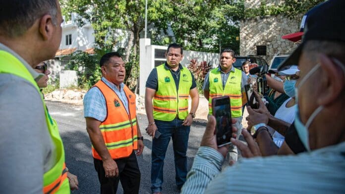 Supervisa Marciano Dzul pavimentación de la colonia “La Veleta” en Tulum