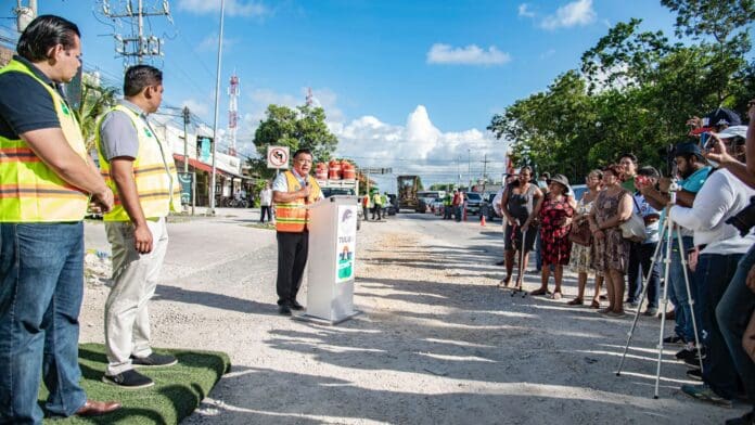 Marciano Dzul Caamal da banderazo a la primera etapa de la modernización en la Av. Coba de Tulum