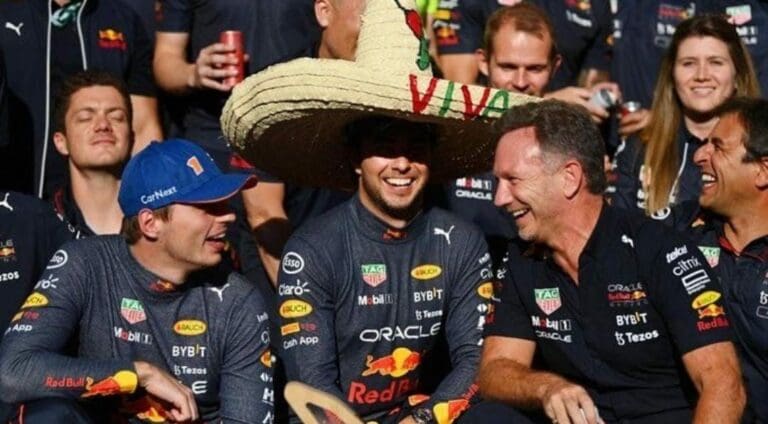 Luego de haber recibido comentarios racistas, "Checo" Pérez calló bocas logrando el segundo lugar en la carrera de Fórmula 1.