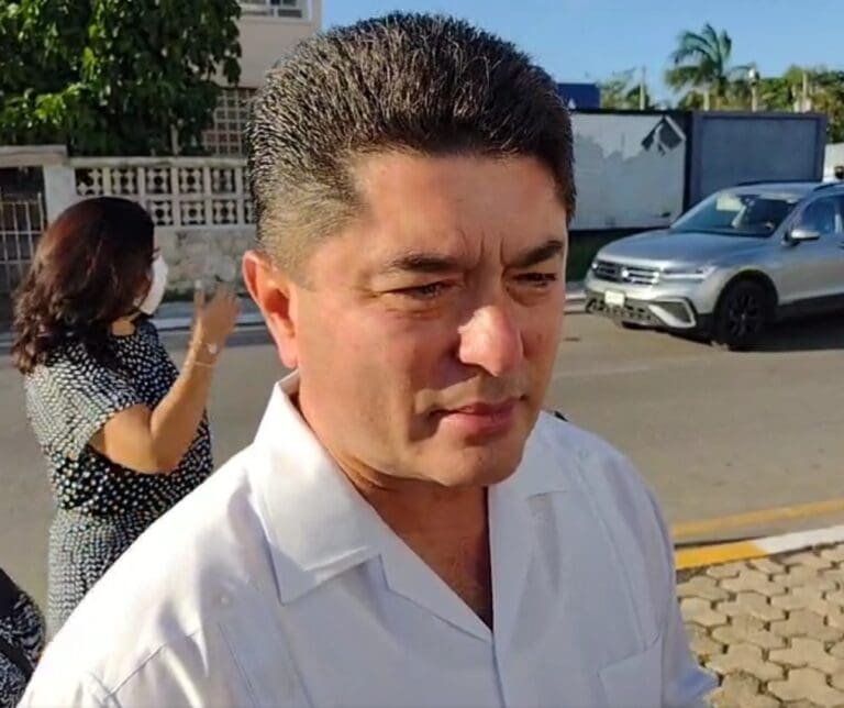 Celebra Félix González Canto la llegada de una mujer a la gubernatura