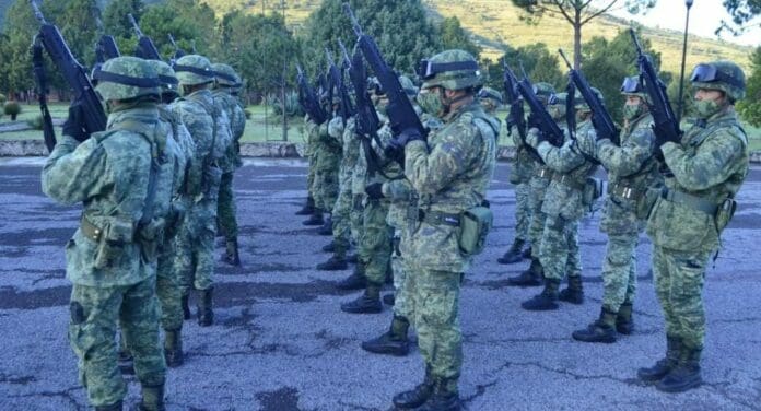 Según el gobierno federal un coronel del Ejército habría mandado a matar a por lo menos seis estudiantes de la normal de Ayotzinapa.