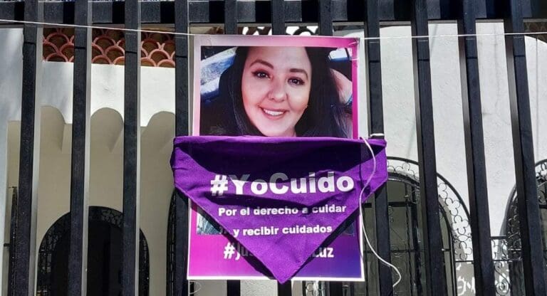 La Fiscalía de Jalisco de nueva cuenta revictimiza a Luz Raquel Padilla; ahora la acusó de ser ella quien hizo las pintas de su casa.