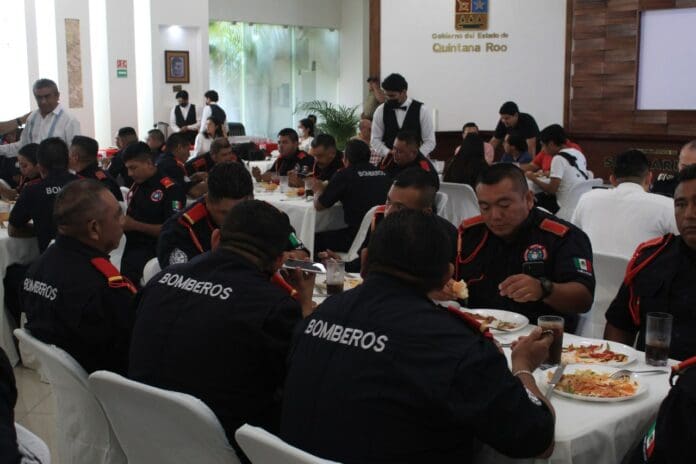 Celebra gobierno municipal al Cuerpo de Bomberos