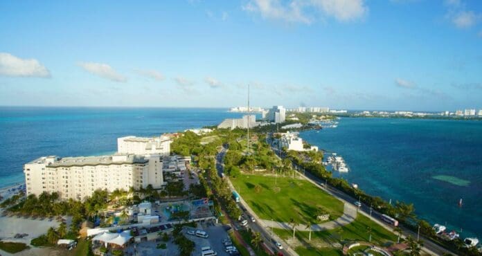 Coneval reconoce que Quintana Roo disminuyó la pobreza laboral y lo ubica como el tercero nacional en lograrlo