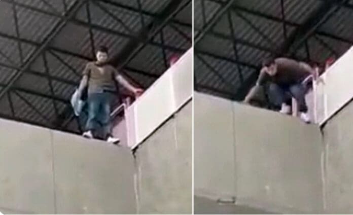 Hombre se lanza desde estación del metro en Monterrey y cae sobre un auto