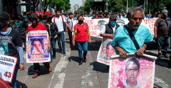 FGR obtiene 83 órdenes de aprehensión por el Caso Ayotzinapa
