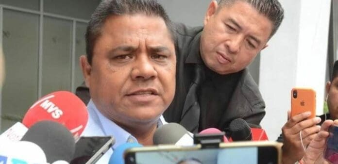 El padre de Debanhi Escobar dijo que no descarta la trata como un móvil del crimen; mientras que la FGR ya dijo que atraerá el caso.