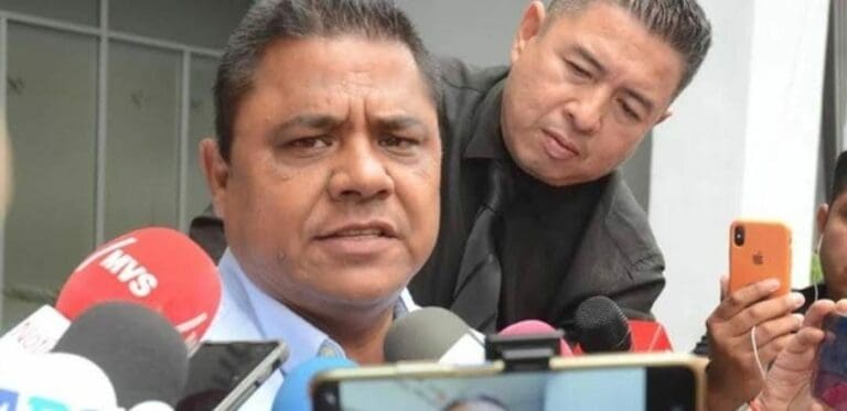 El padre de Debanhi Escobar dijo que no descarta la trata como un móvil del crimen; mientras que la FGR ya dijo que atraerá el caso.