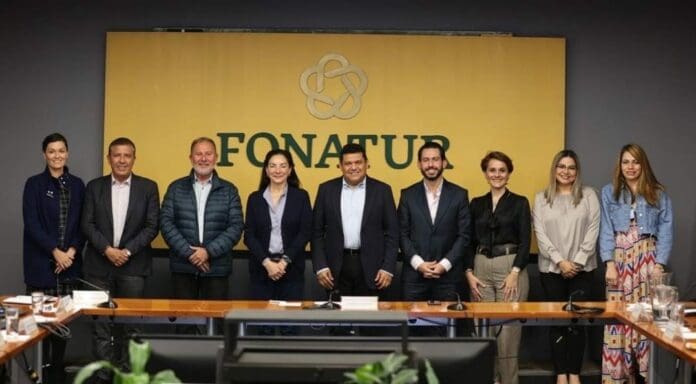 Bernardo Cueto Riestra sostuvo una reunión con el director general del Fondo Nacional de Fomento al Turismo sobre el Tren Maya.