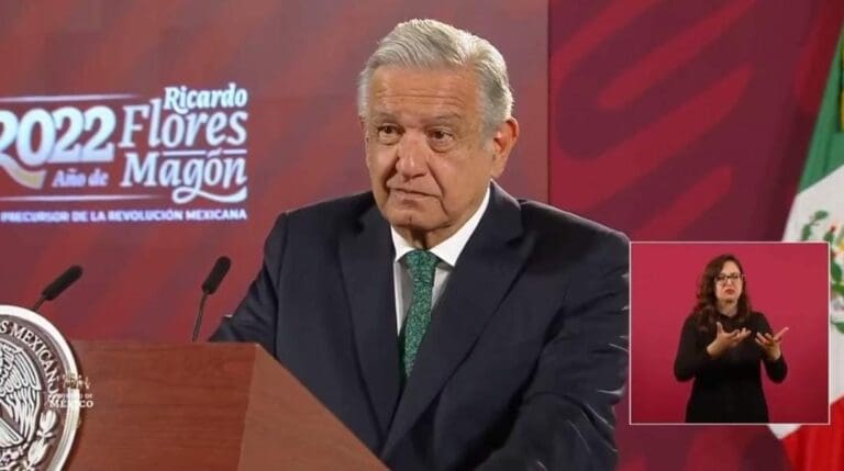AMLO dijo que los hechos violentos como la quema de vehículos han sido usados por medios y opositores para criticar a su gobierno.