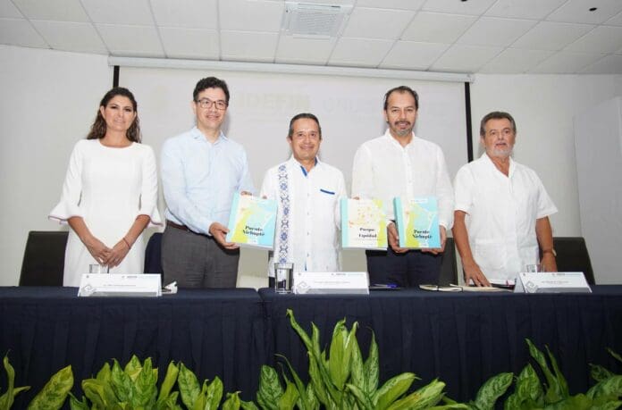 Carlos Joaquín recibió los planes maestros del Parque de la Equidad y el Puente Nichupté