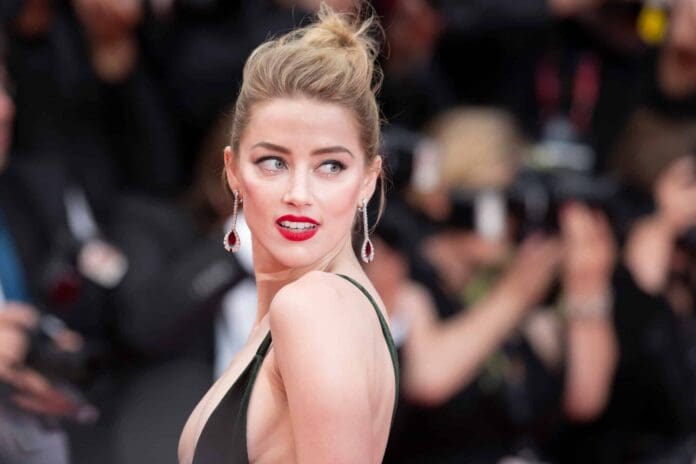 Ofrecen a Amber Heard debutar en el cine porno con millonario contrato