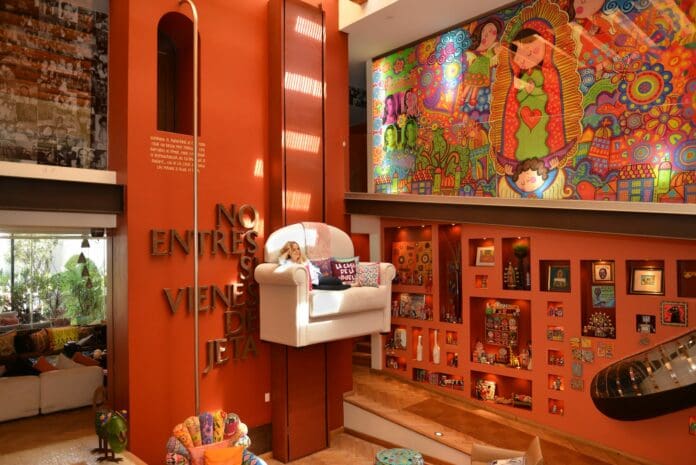 Este es el peligroso sofá en el que presuntamente, se habría accidentado Amparín Serrano