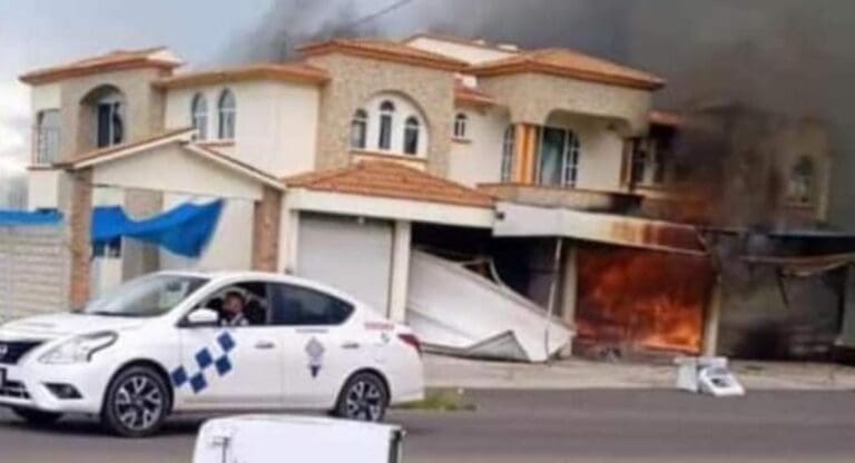 Hartos, pobladores de un municipio del Edomex le quemaron su vivienda a la alcaldesa. La acusan de tener nexos con narcos.