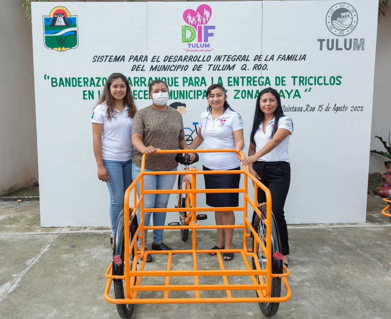 En apoyo a las familias: Entrega Ileana Canul triciclos para traslado de productos agrícolas