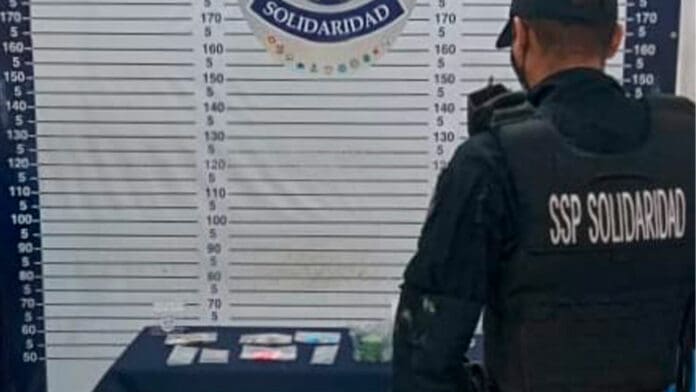 Golpe al narcomenudeo: encuentran dosis de drogas en bar de la Quinta Avenida
