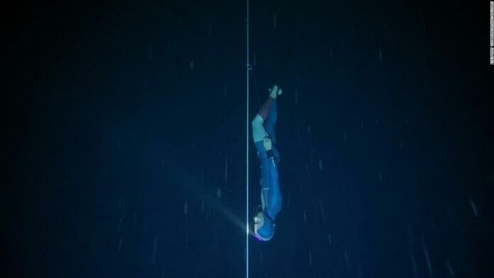 Buzo rompió un récord mundial tras sumergirse a 120 metros de profundidad