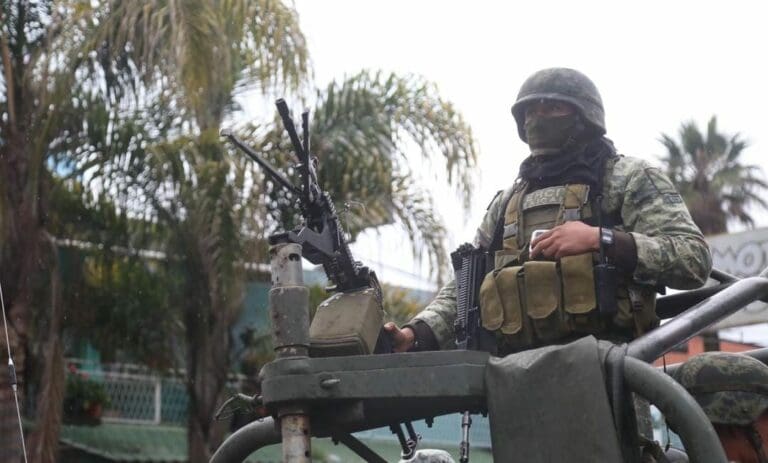 Luchaban contra el narco y fueron detenidos por el gobierno