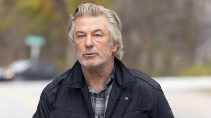 Alec Baldwin apretó el gatillo del arma que mató a directora de fotografía Halyna Hutchins