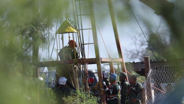 Falla intento de rescate a mineros de Sabinas: nueva inundación en pozo