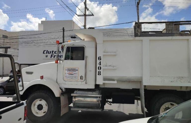 Los volqueteros del sur de Quintana Roo esperan llegar a un acuerdo con la Sedena para poder colaborar con el Tren Maya.