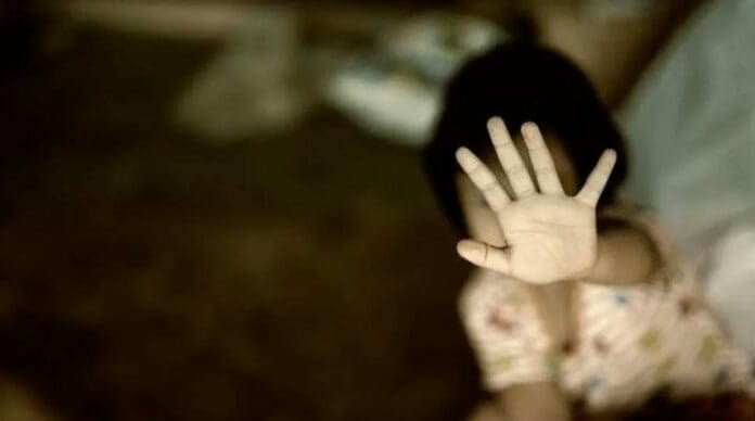 Indignación ha causado el video de un caso de maltrato a niñas en la ciudad de Guaymas; se investiga y se esperan sanciones.