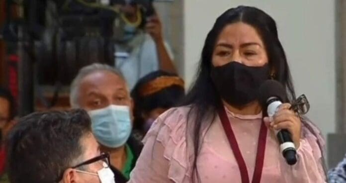 La periodista Reyna Haydee Ramírez ha sido atacada por bots con cero seguidores desde que cuestionó al presidente.