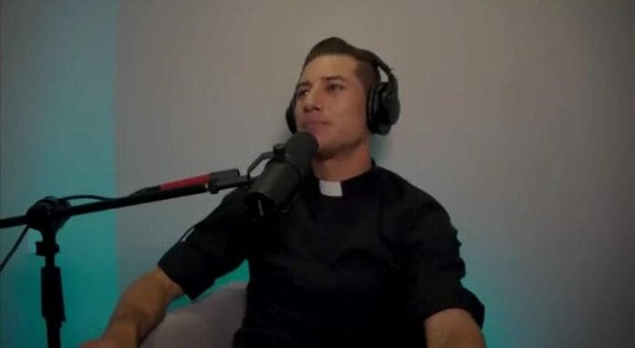 Un sacerdote reveló en entrevista que alguna vez un padre le confesó que violaba a sus hijos, pero no dijo nada por el secreto de confesión.