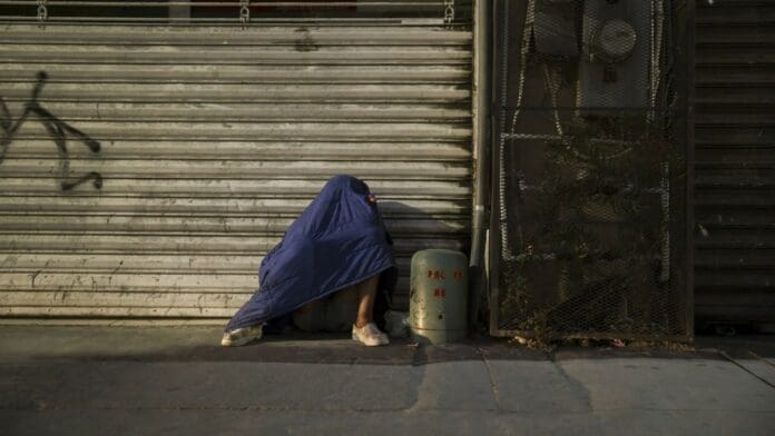Mujer en situación de calle es rociada con solvente y quemada viva en Guadalajara