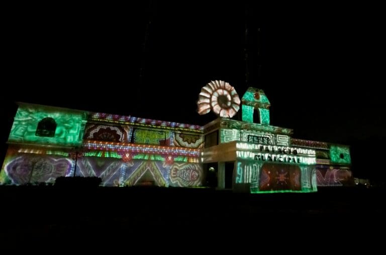 Con video mapping contaron la historia de Solidaridad