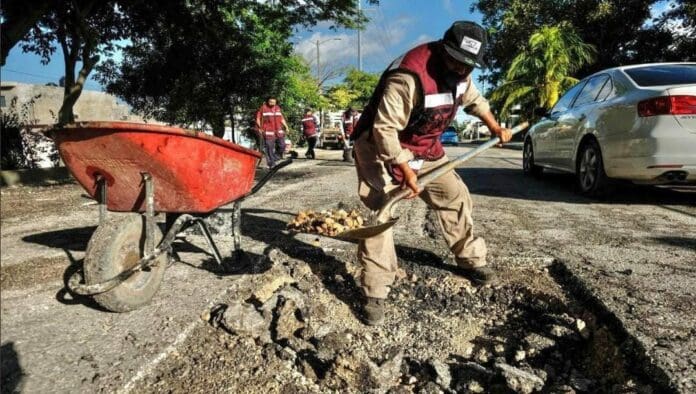 Ya están bacheadas la mayoría de las vías alternas que se están usando debido a los trabajos en el boulevard Colosio de Cancún.