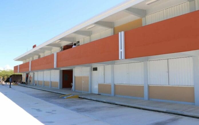 La inflación que disparó los costos del acero y el cemento afectó los planes de tener más escuelas en Quintana Roo.